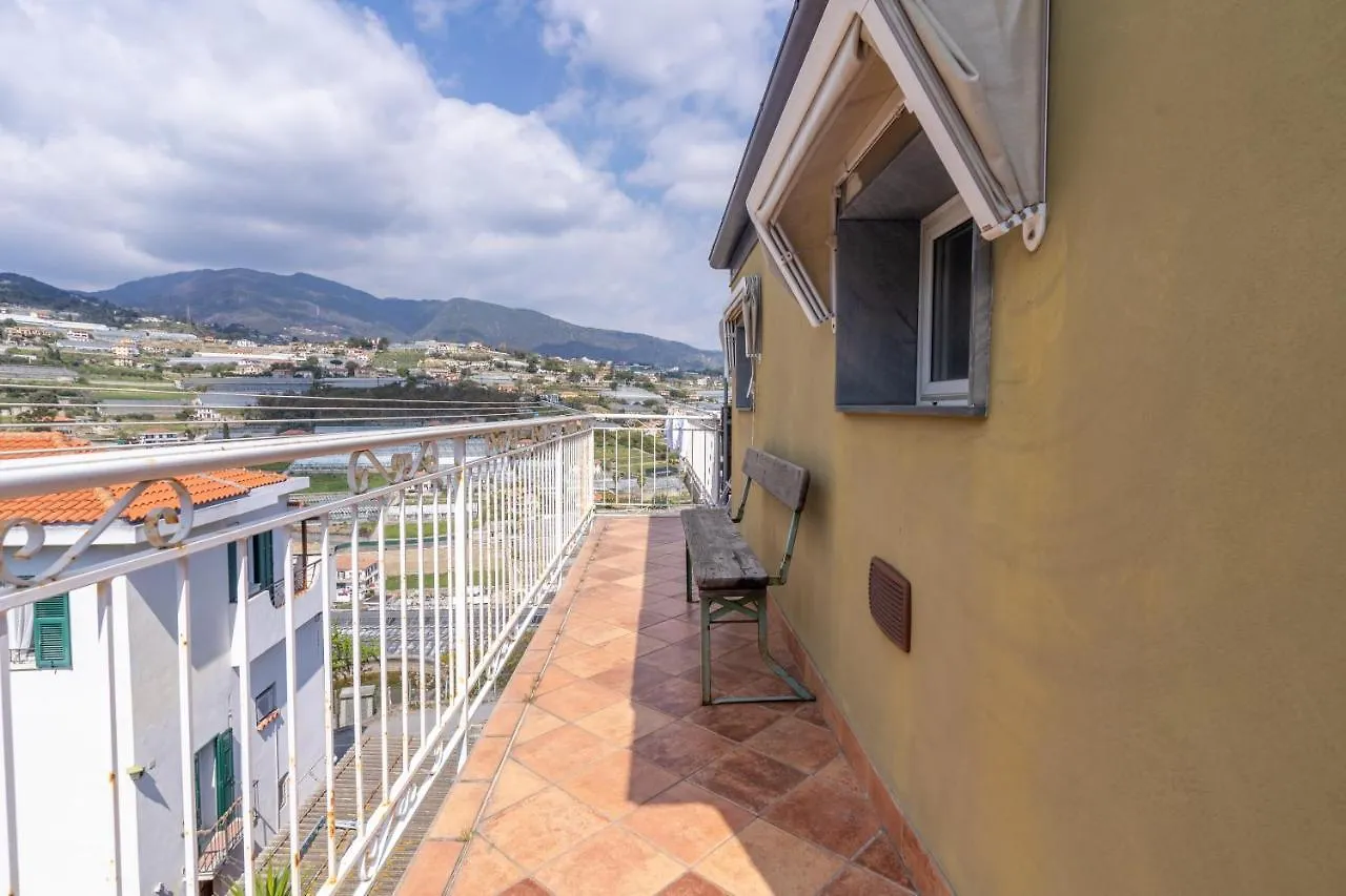 Graziosa Mansarda Open Space Sanremo